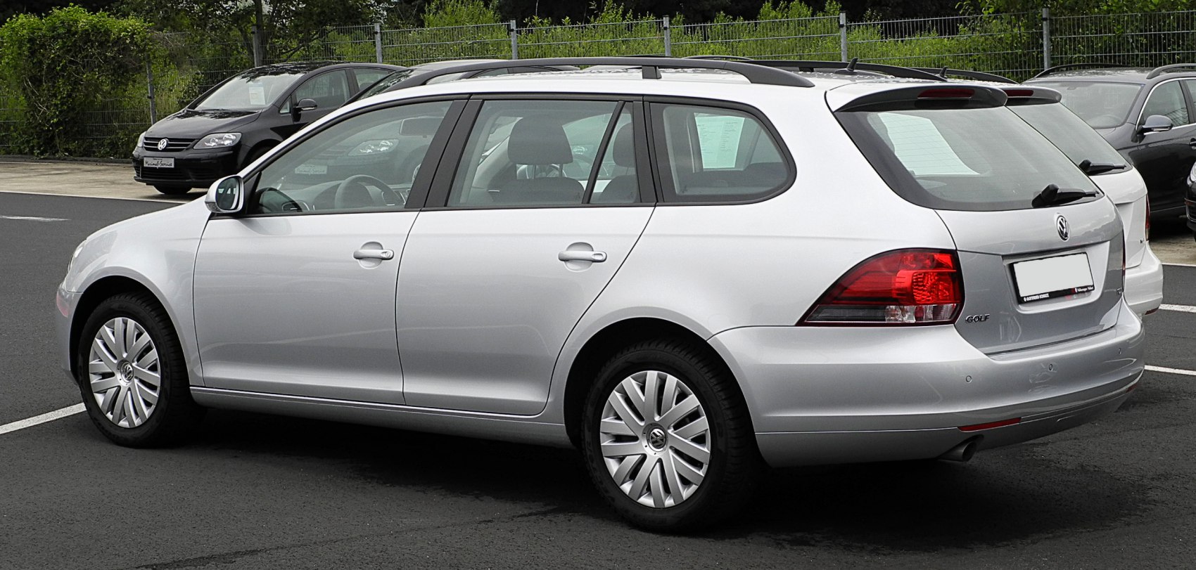 Silver station wagon, rear side view, roof rails, rear spoiler