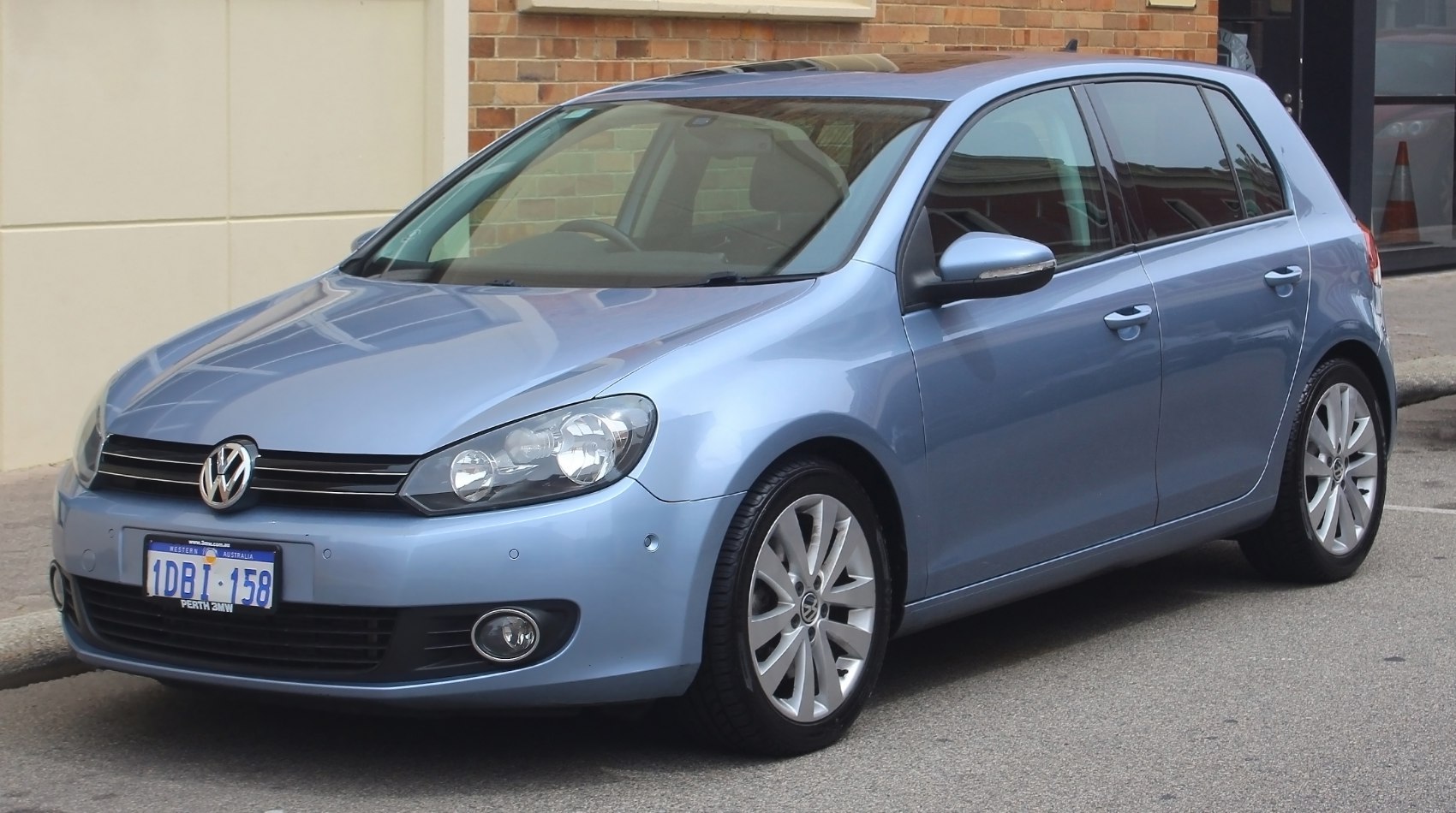 Front side view of a 5-door hatchback with alloy wheels and distinctive headlights