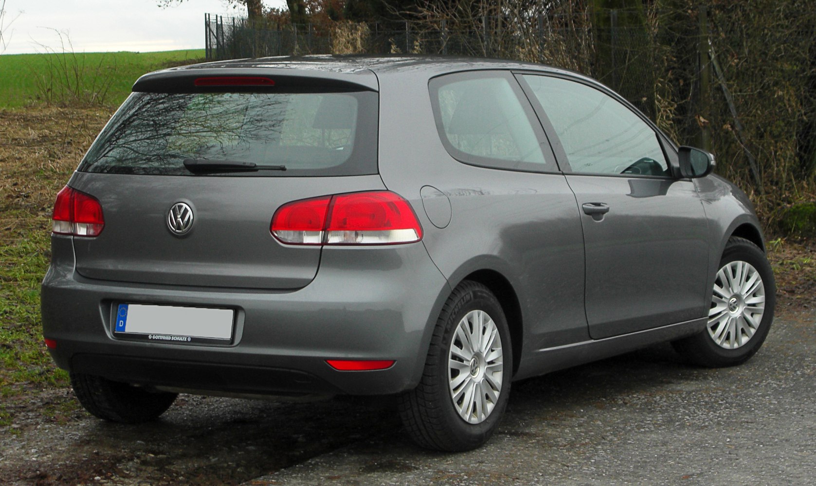 3-door hatchback rear and side view with rounded taillights