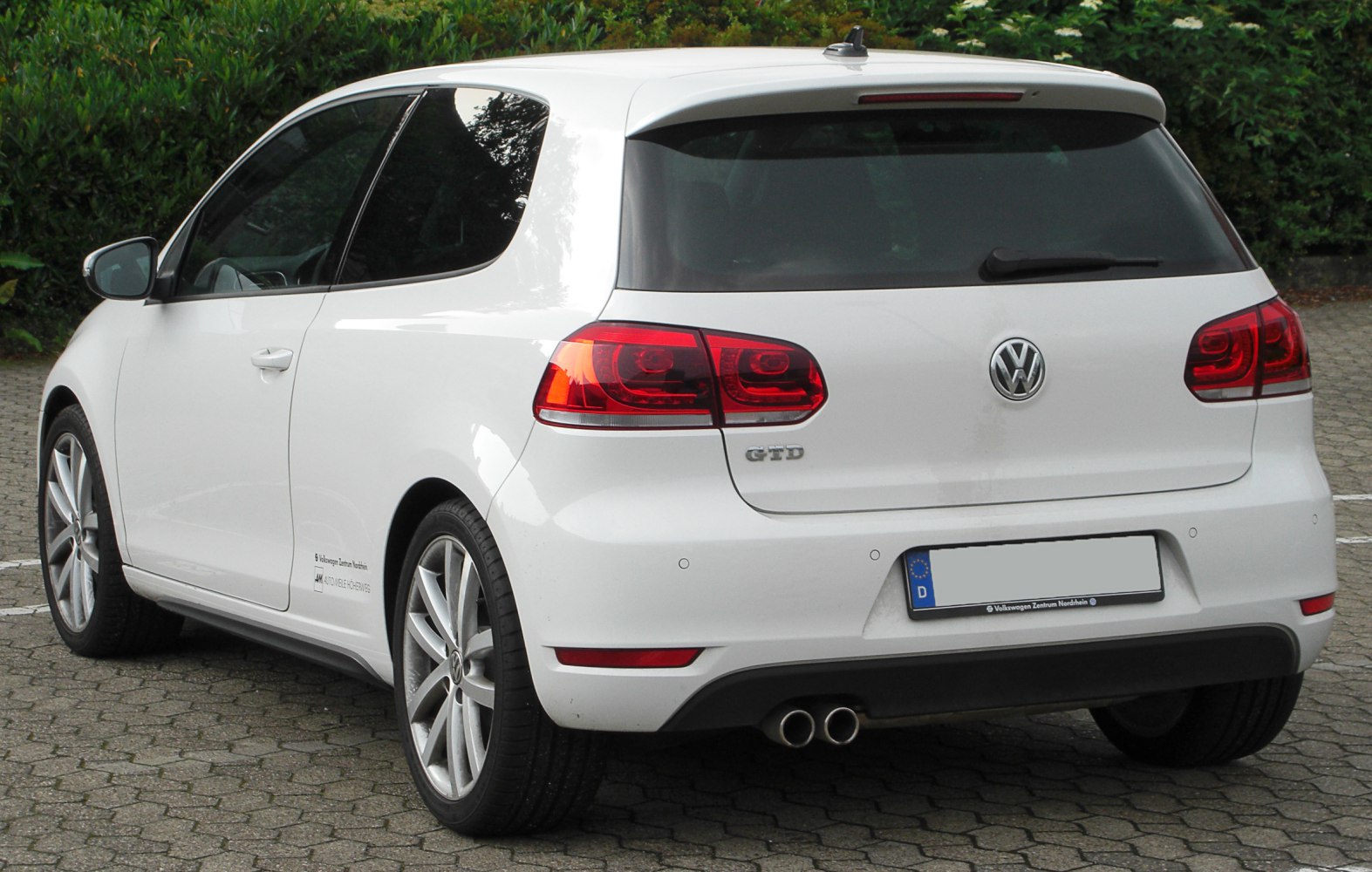 Rear view of a 3-door hatchback with dual exhaust and modern taillights