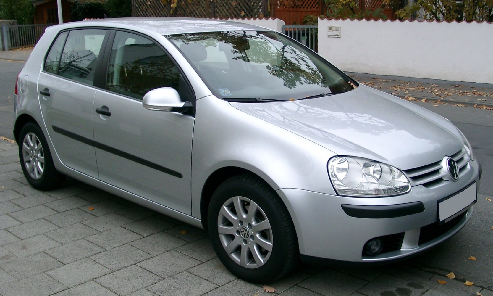 Silver 5-door hatchback front-side view with alloy wheels and headlights