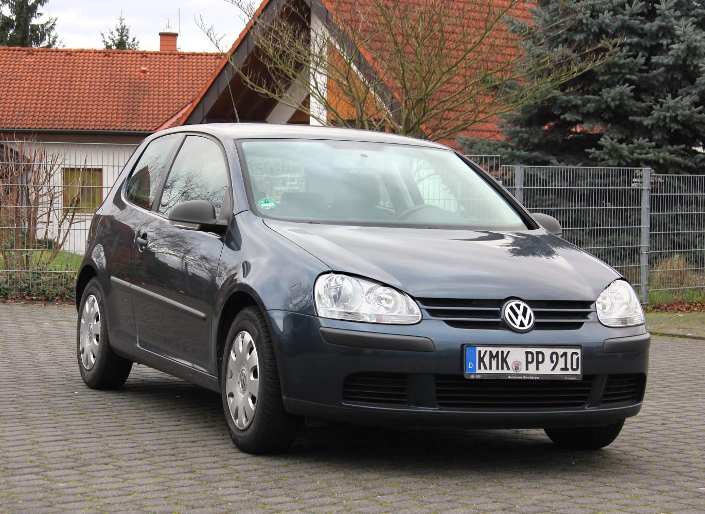 Front angle view of a 3-door hatchback with clear headlights and grille