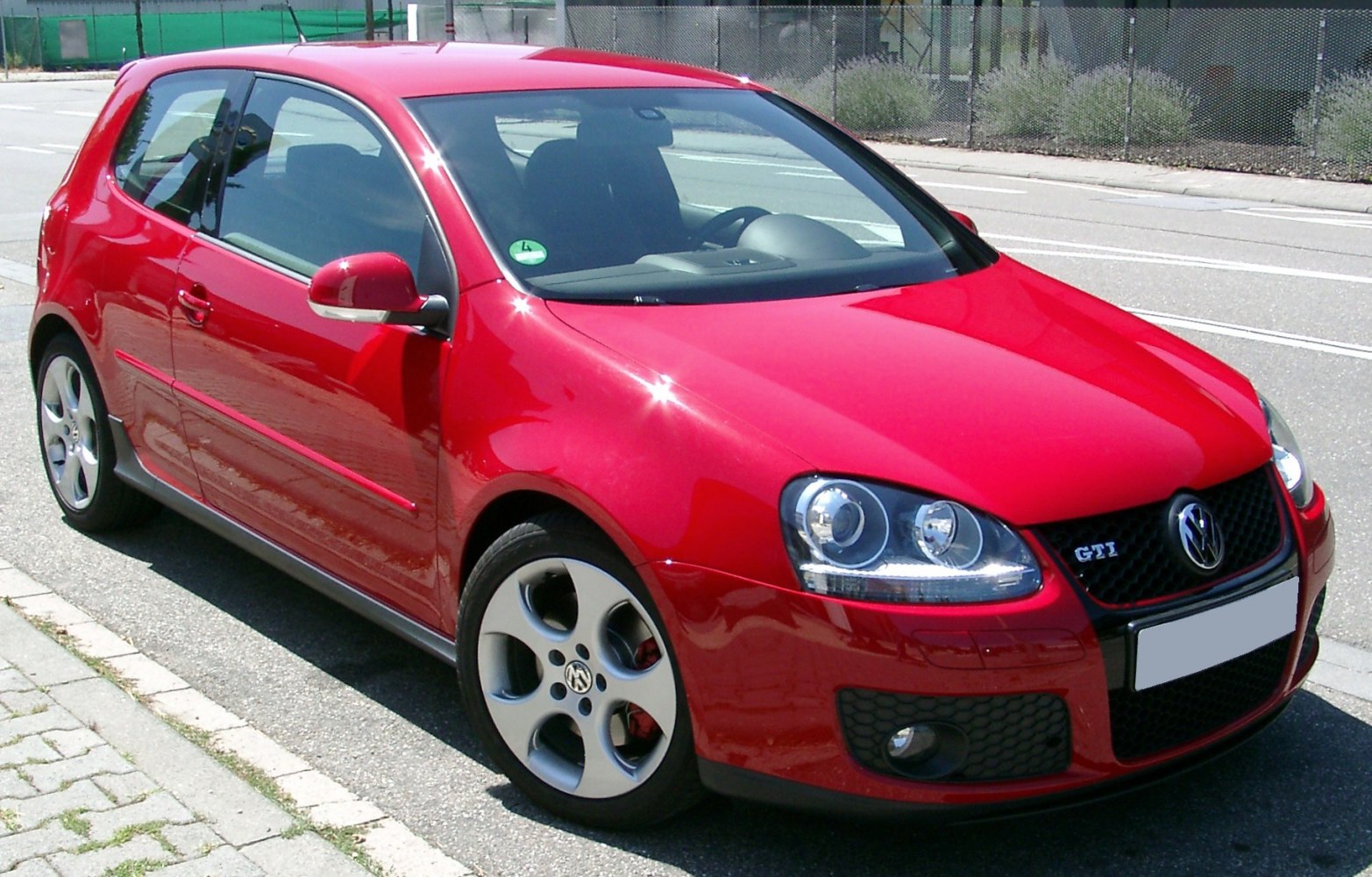 3-door hatchback with dual round headlights and aero-style alloy wheels