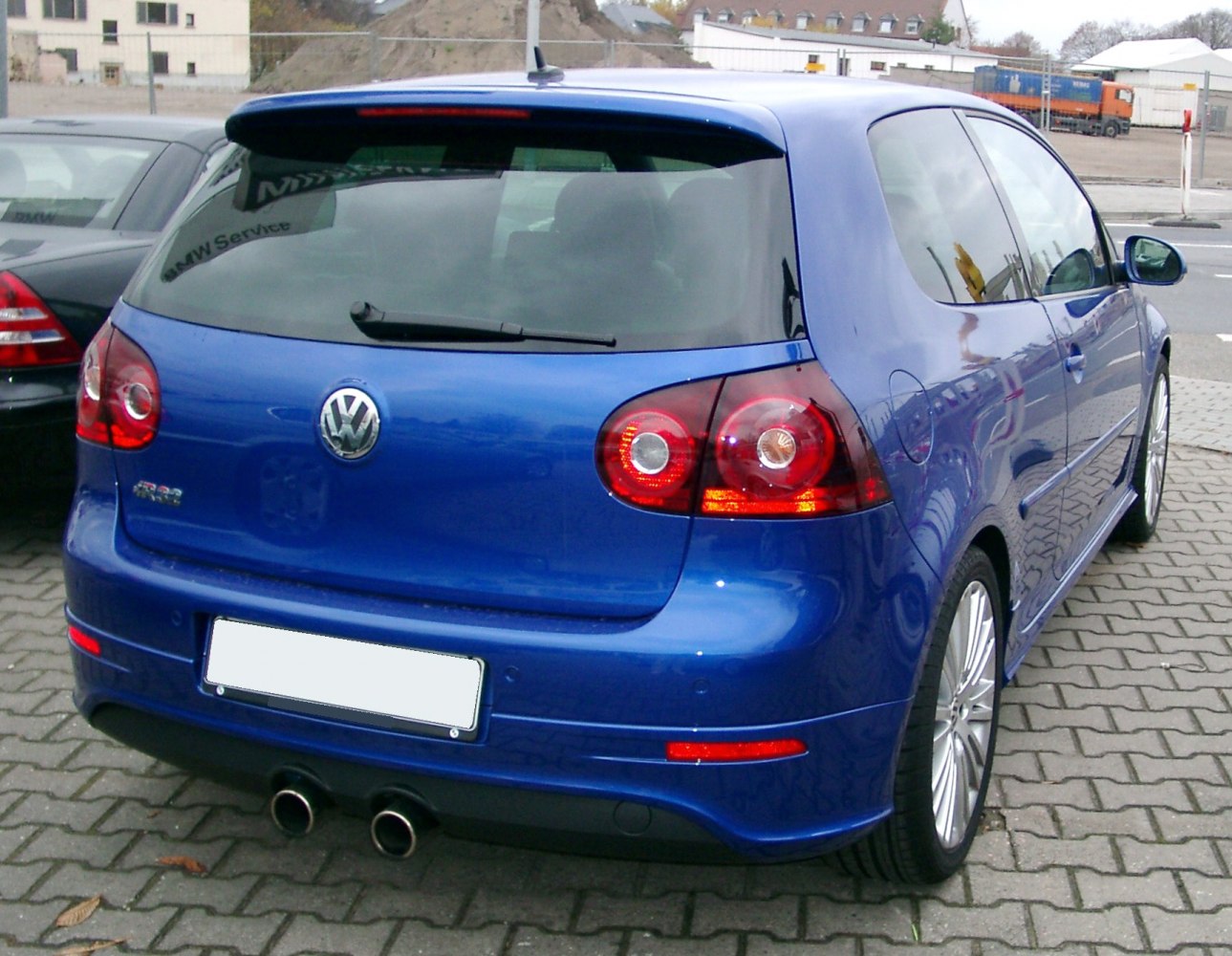 Rear view with dual exhaust and rounded taillights