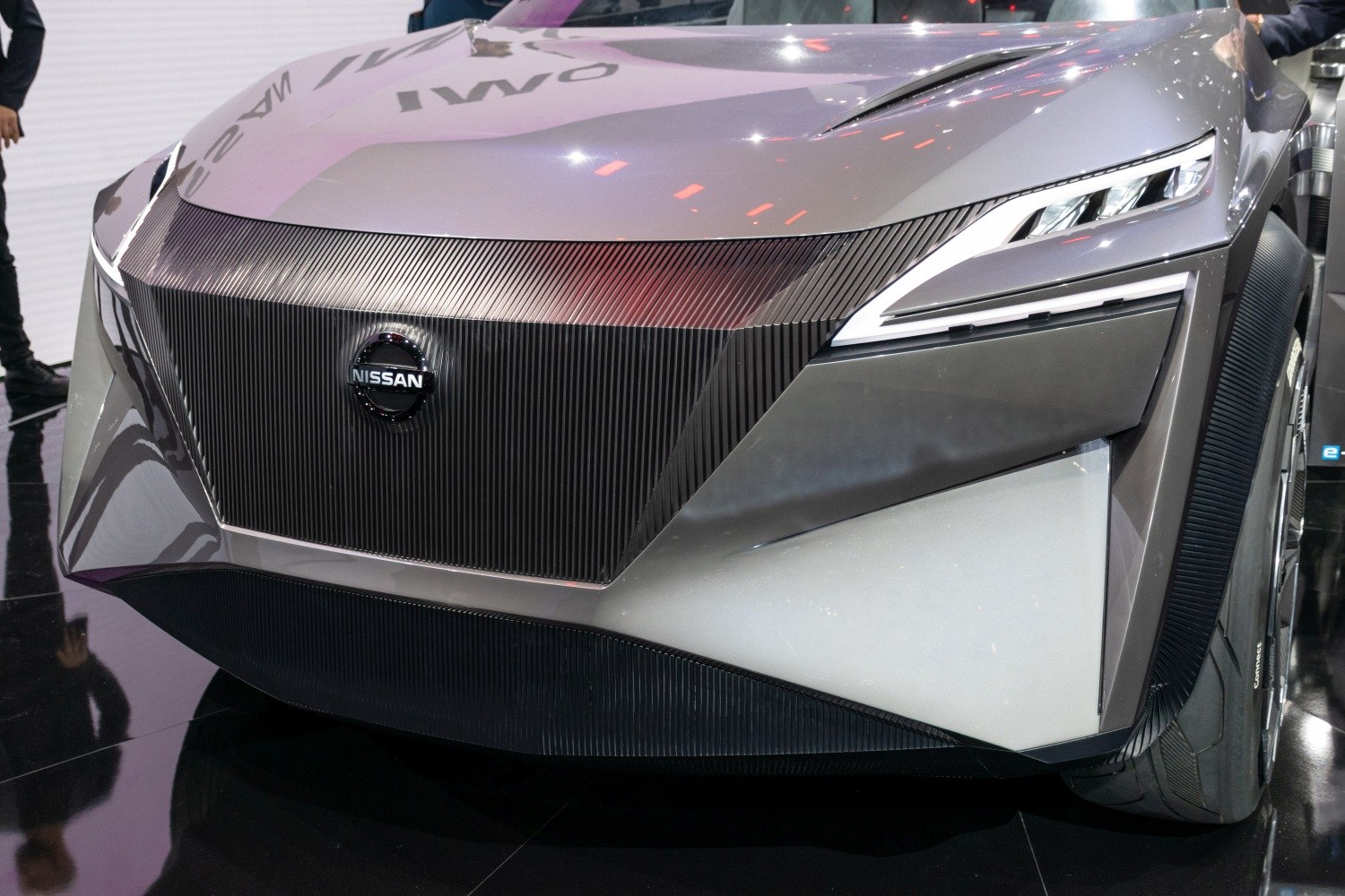 Futuristic front grille and sleek headlights design