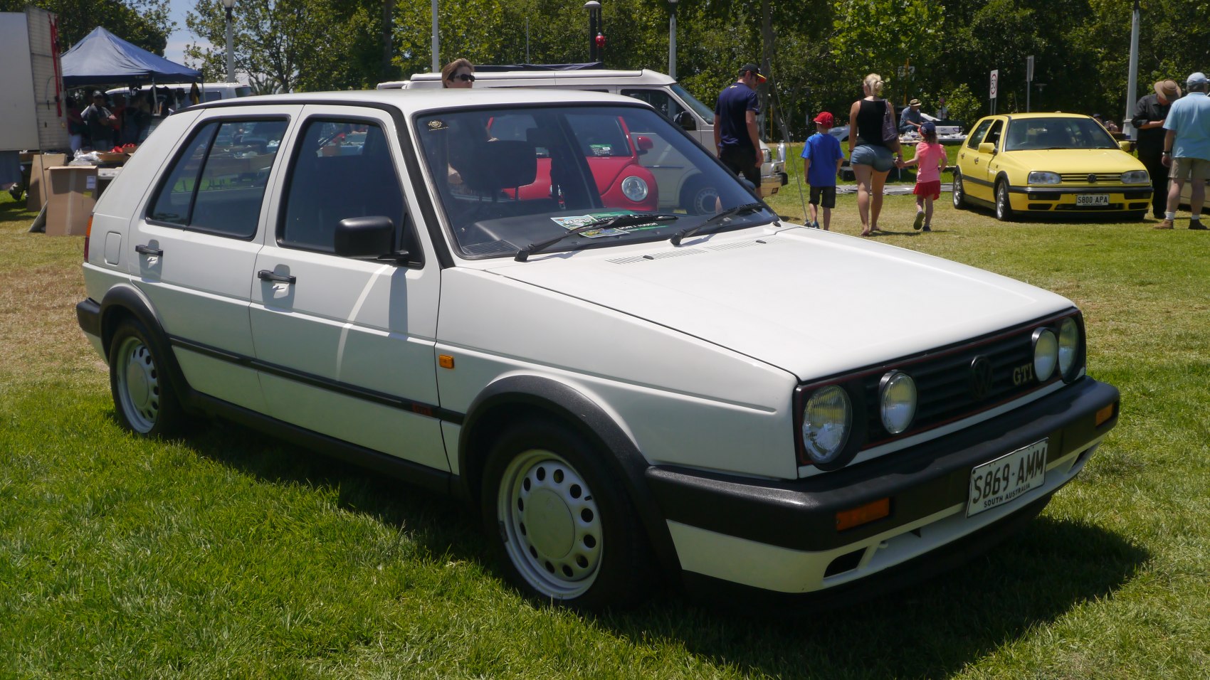 Boxy 5-door hatchback with black bumpers and round headlights