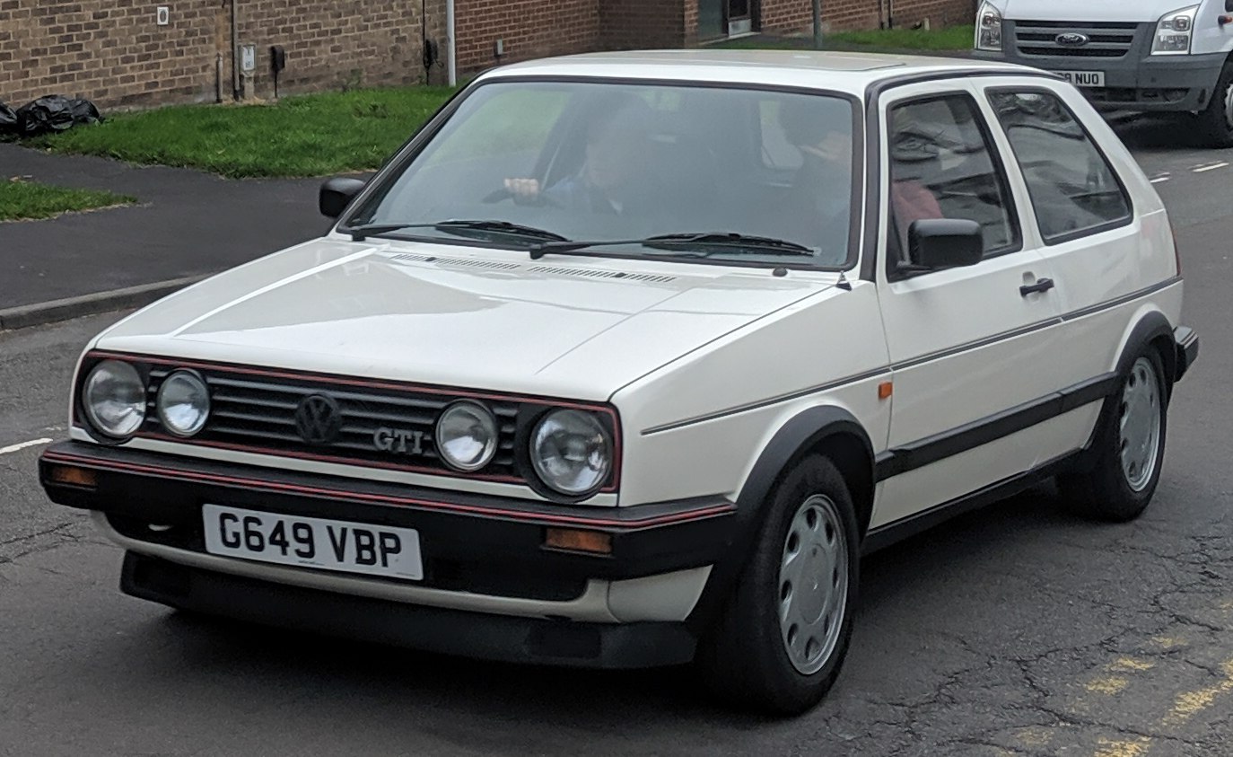 Front view of classic hatchback with round headlights and black bumper