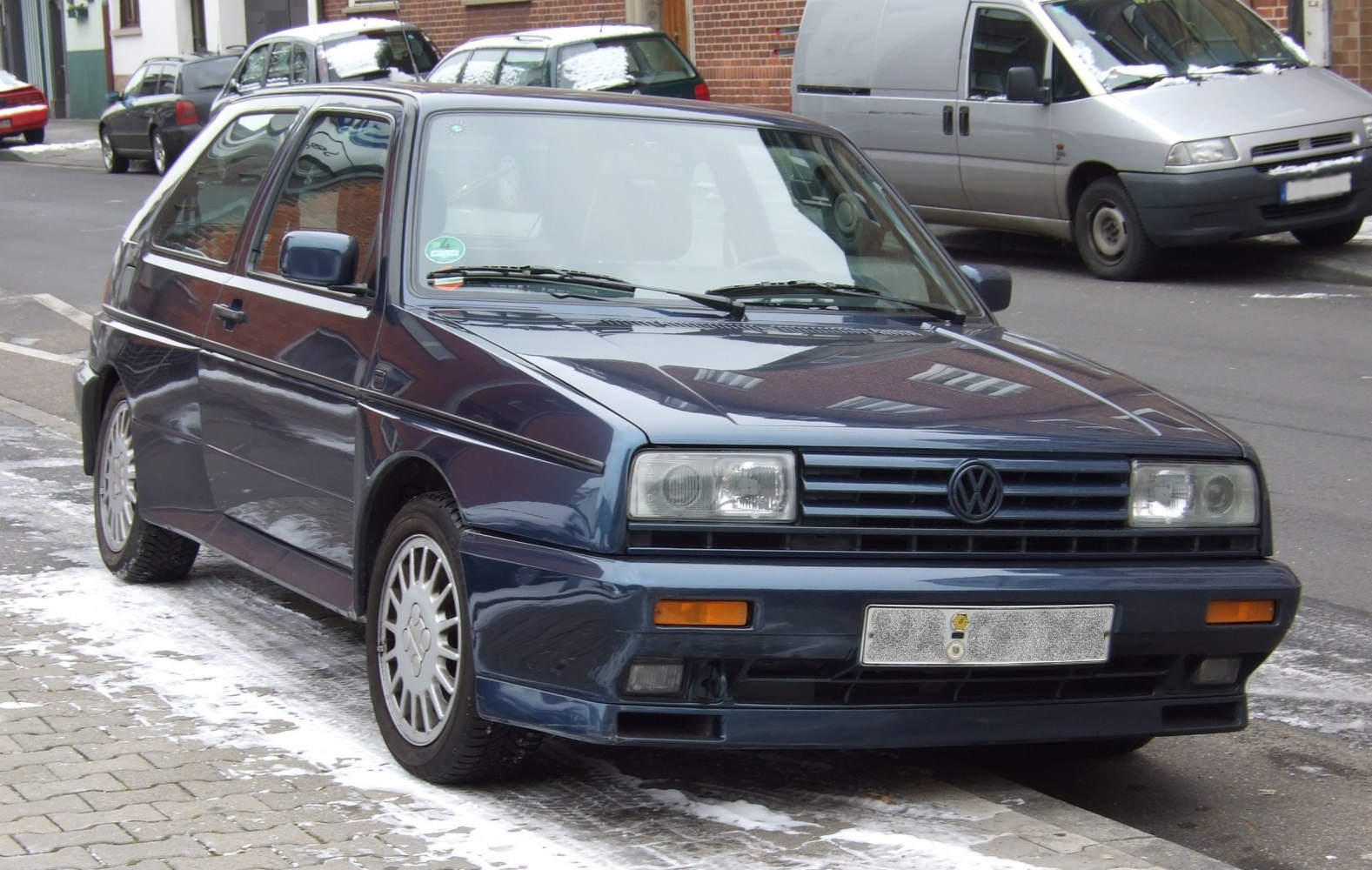Front left angle with headlights and grille of 1987 facelift hatchback