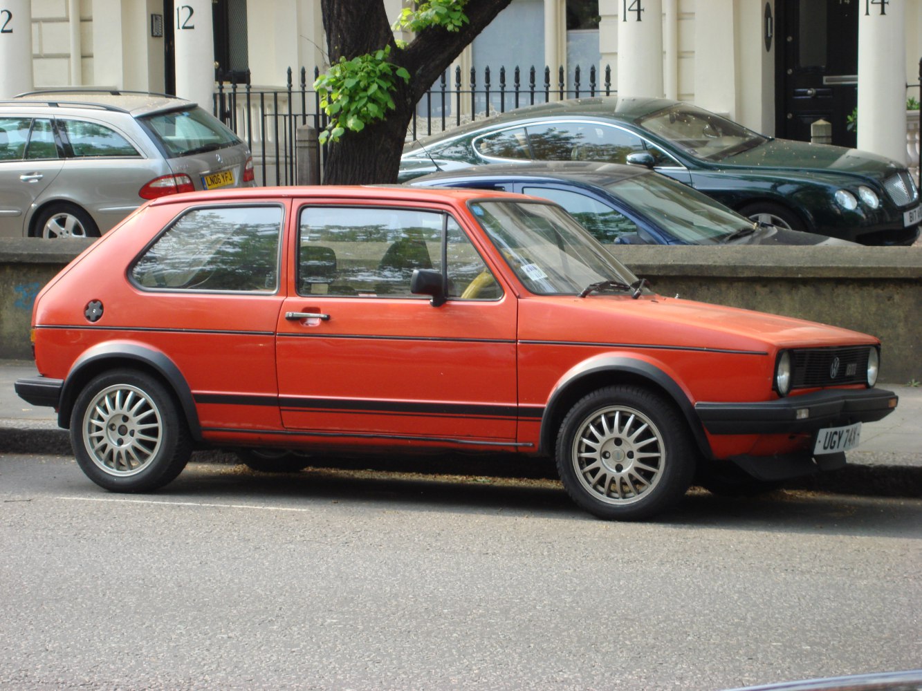 Classic 3-door hatchback with detailed side profile and vintage rims