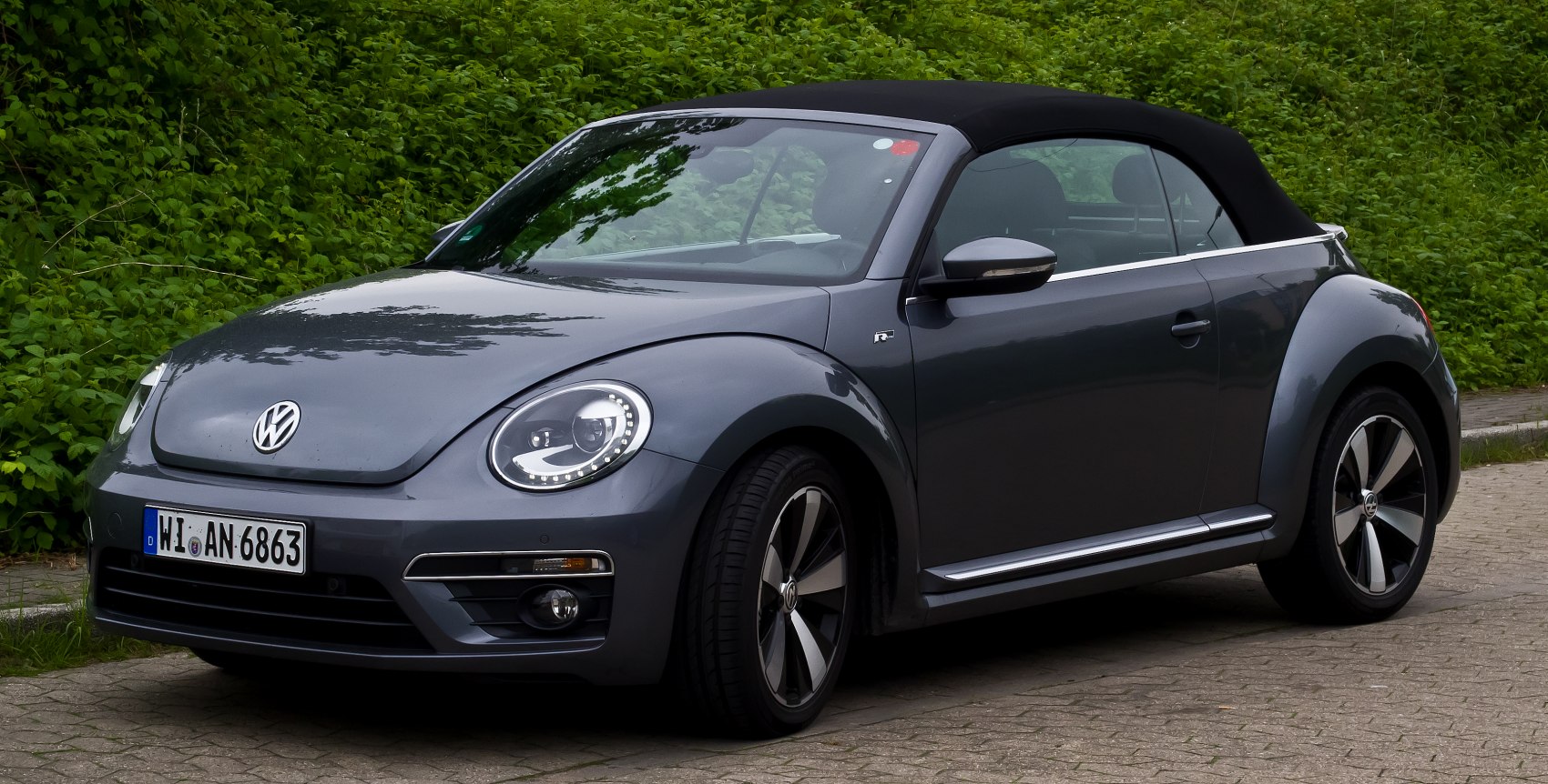 Compact convertible with LED headlights and sporty alloy wheels