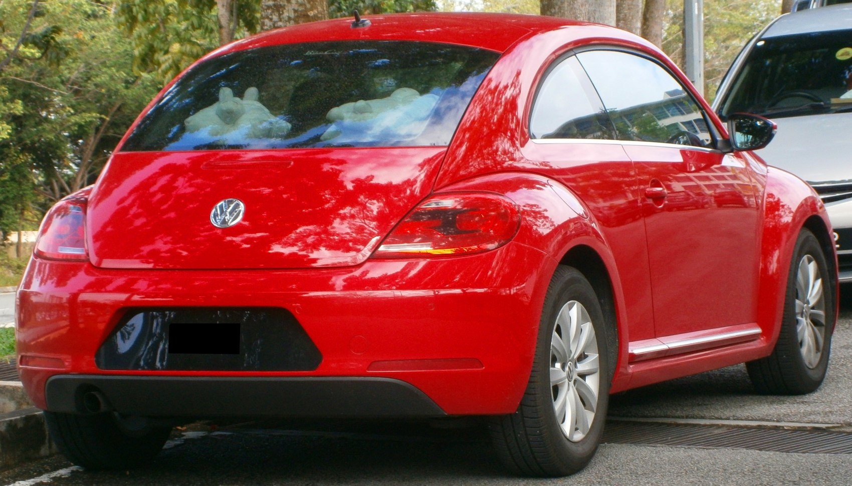 Red Volkswagen Beetle A5 rear view with distinctive curved design and taillights
