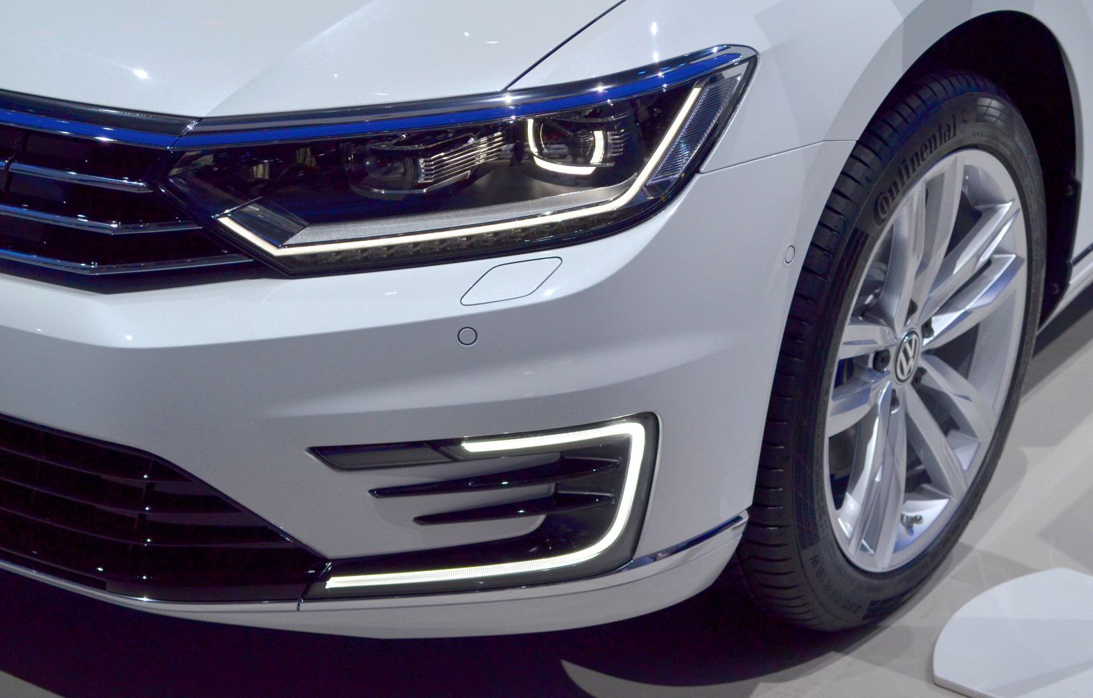 Front LED headlights and alloy wheel detail