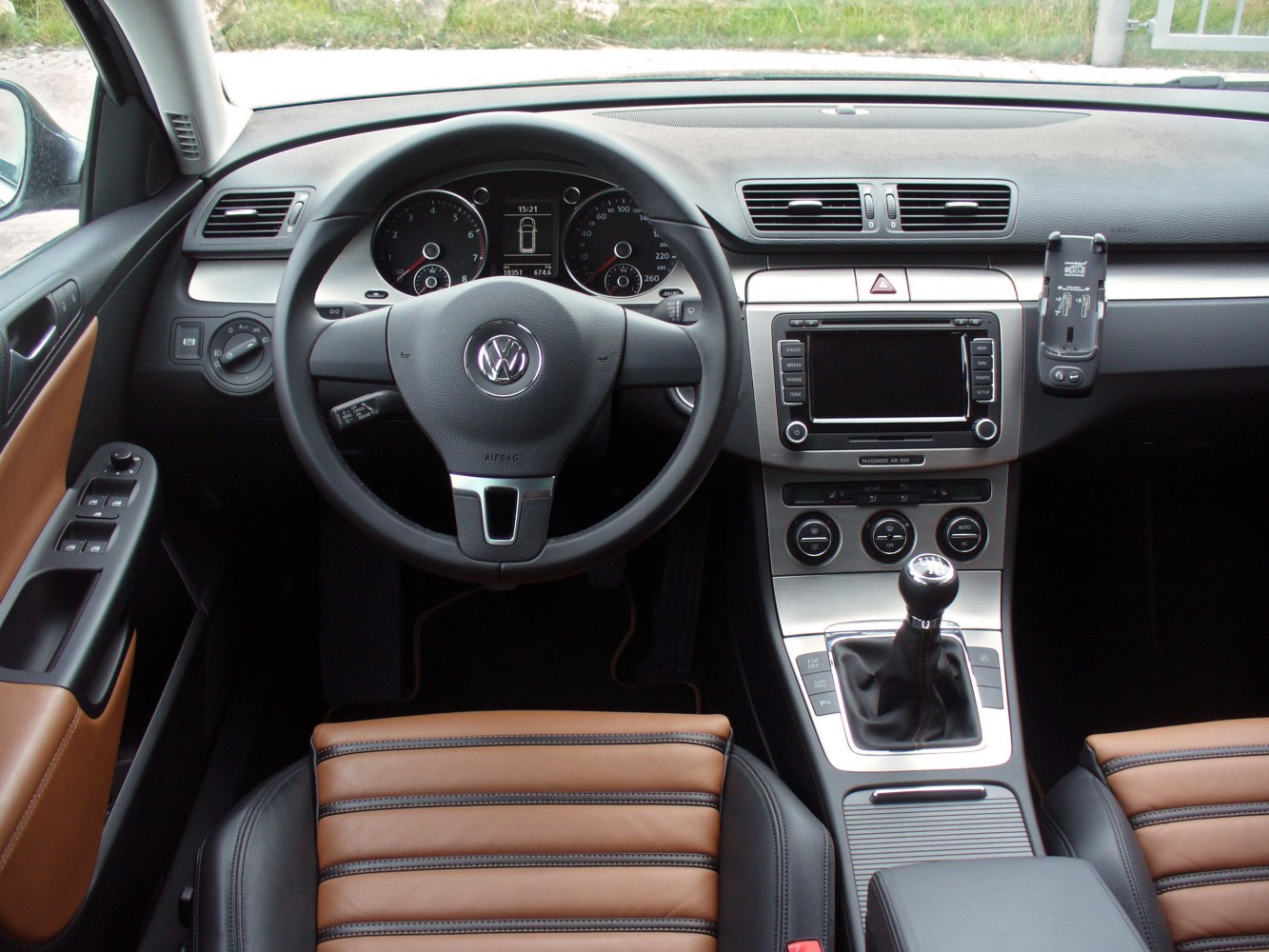 Dashboard, steering wheel, and center console with manual gearshift