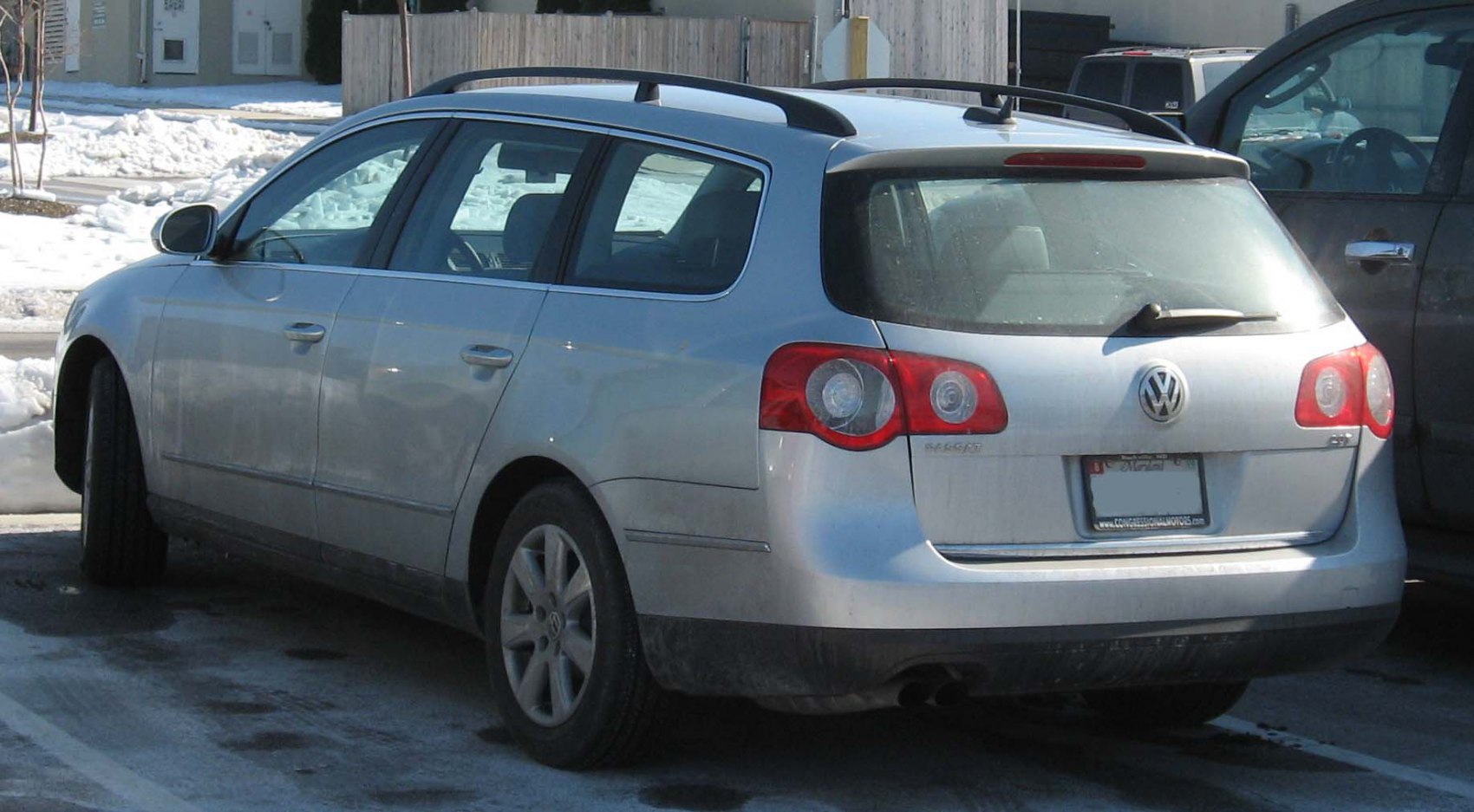 Silver estate car rear view with roof rails and round tail lights