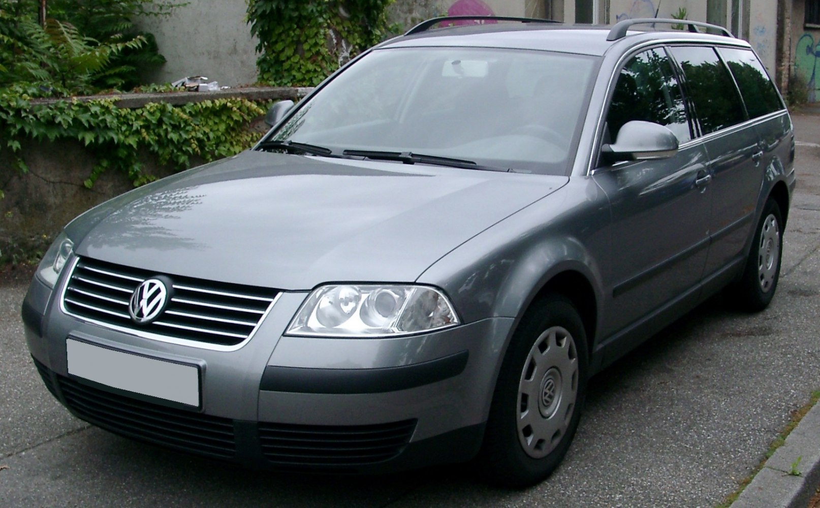 Front view of silver station wagon with distinctive grille and headlights