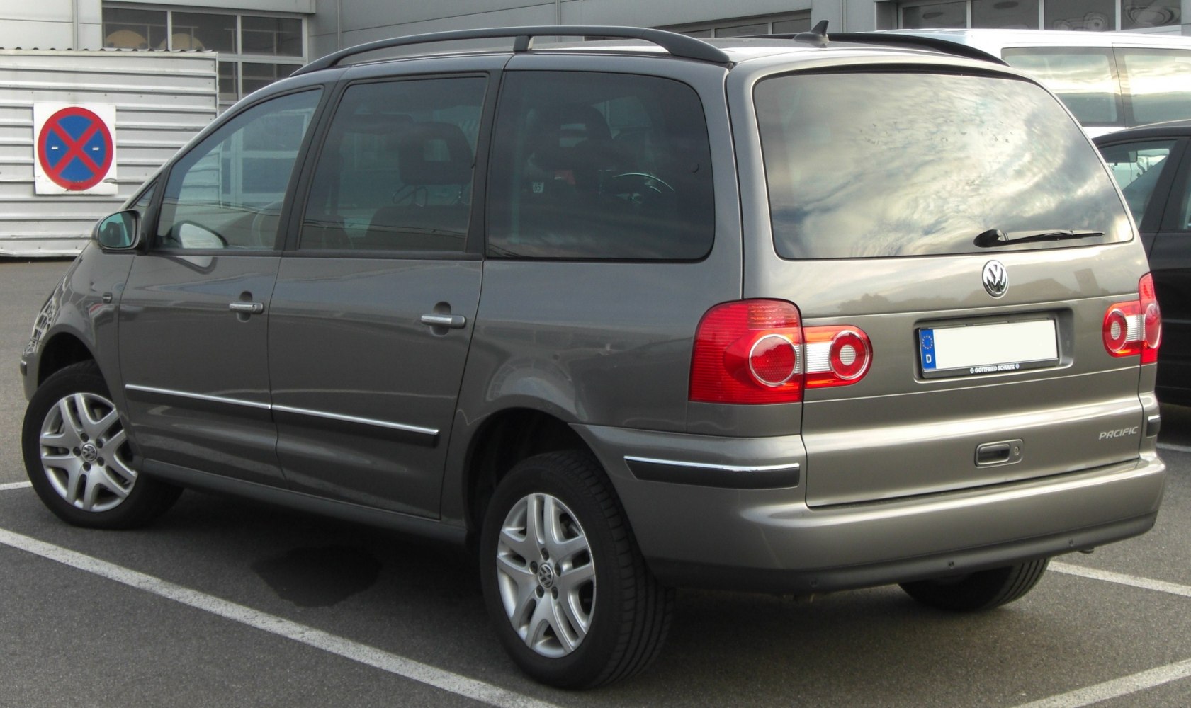 Rear and side view of MPV with alloy wheels and tinted windows