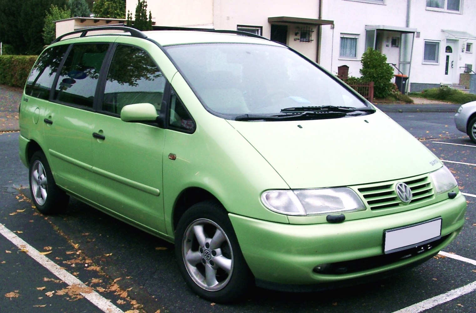 Front side view of compact minivan with alloy wheels