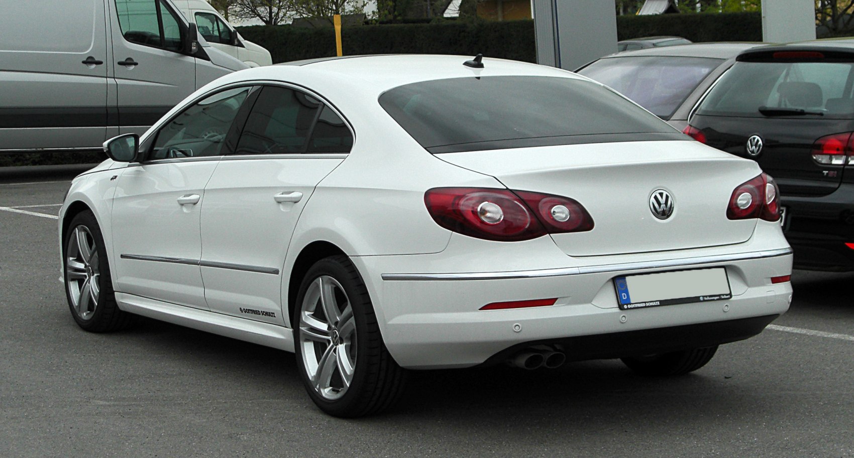 Rear side view with dual exhaust and distinctive taillights