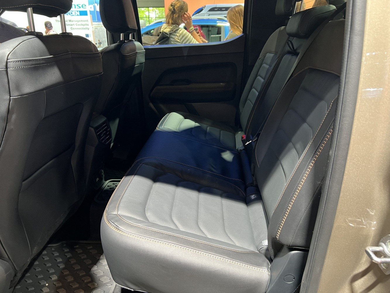 Spacious leather rear seats with rear climate vents