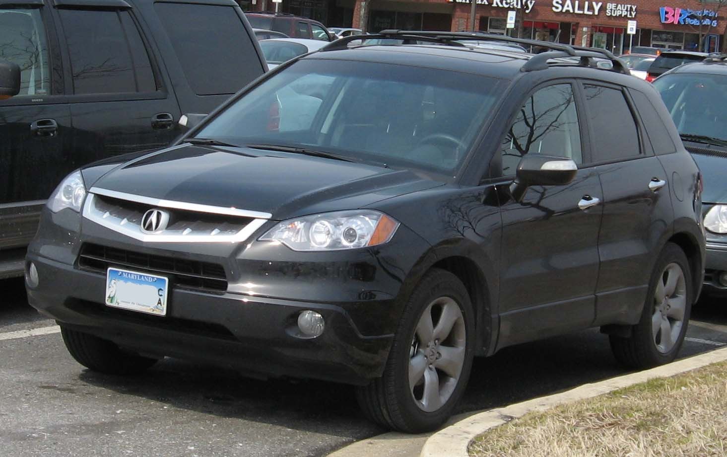 Front-right view of compact SUV with alloy wheels and roof rails