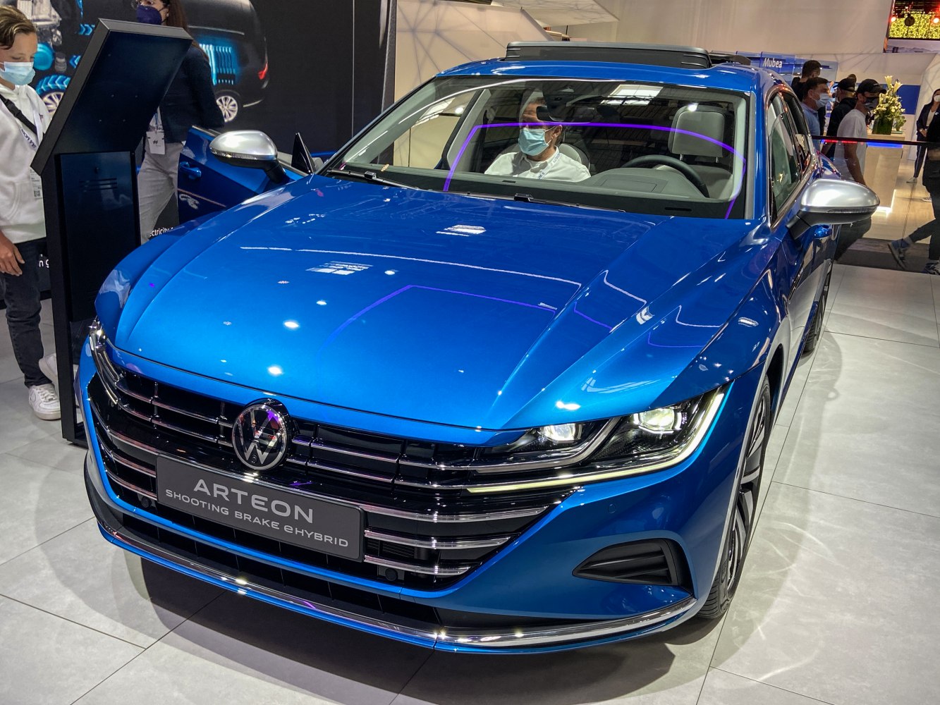 Front view with LED headlights and new grille design