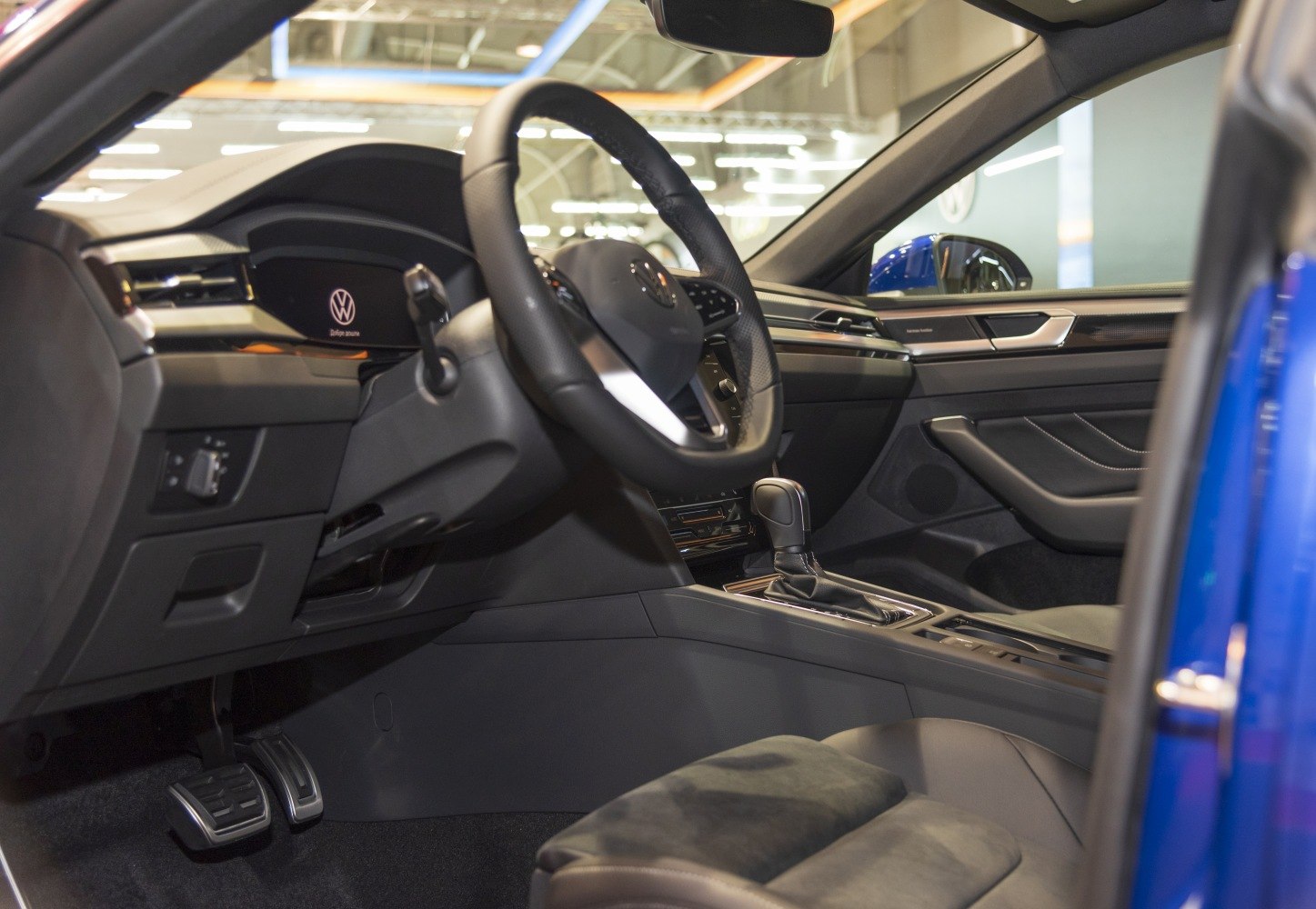 Ergonomic steering wheel and gear shift lever in a modern vehicle interior