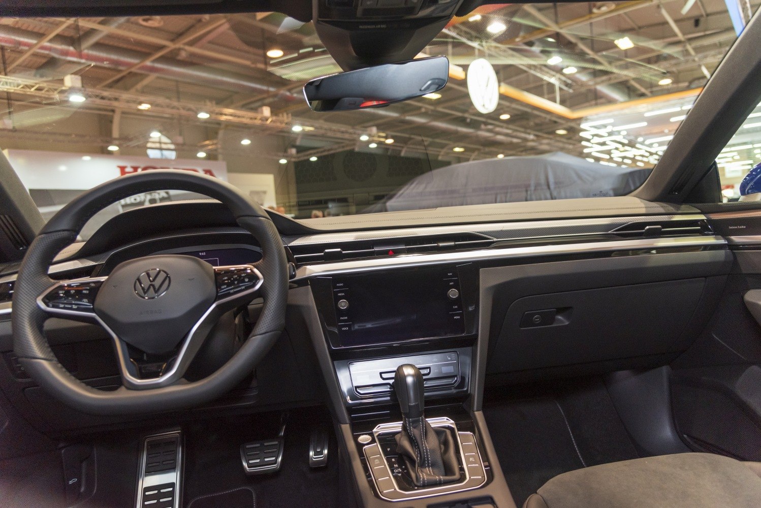 Steering wheel and gear shift in a modern car interior
