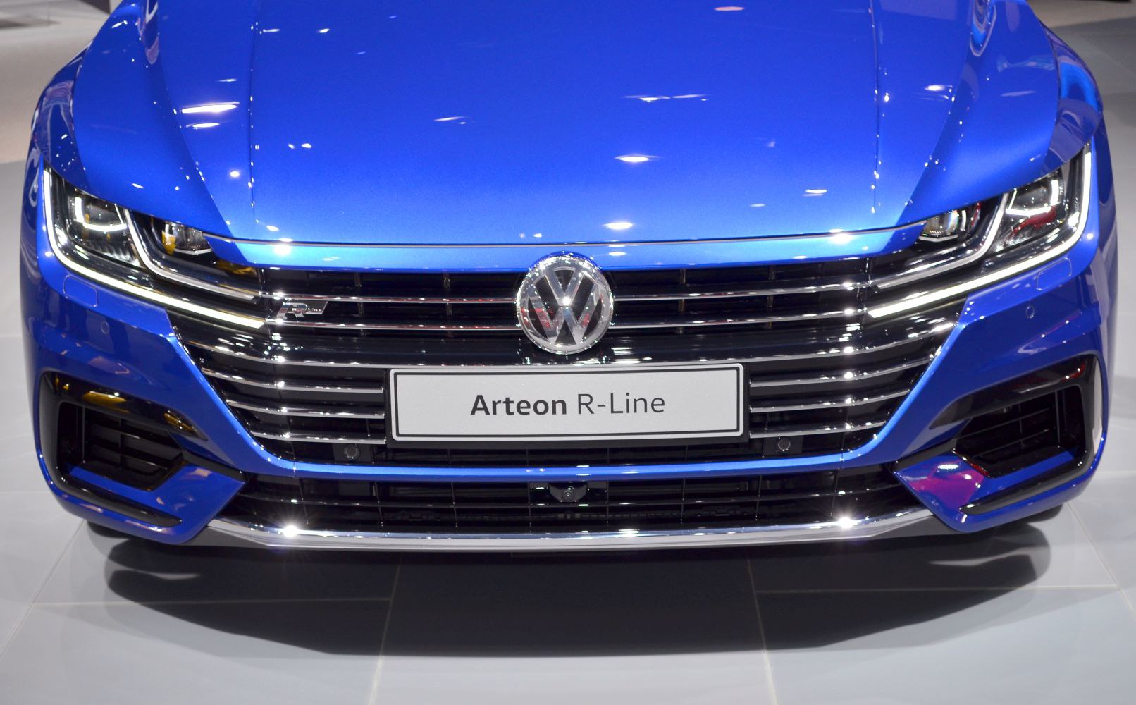 Front view with distinctive grille and LED headlights