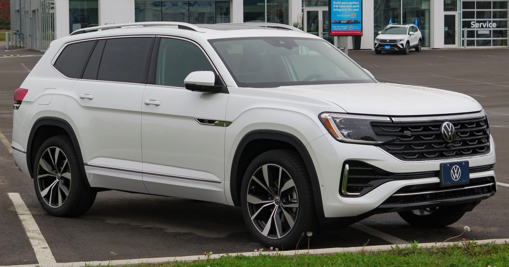 SUV with updated front grille and sleek side profile