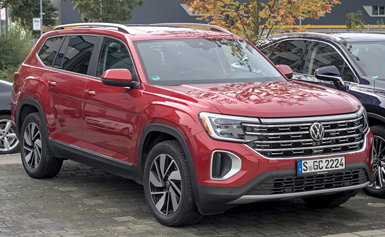 Front grille and alloy wheels of a red 2024 SUV