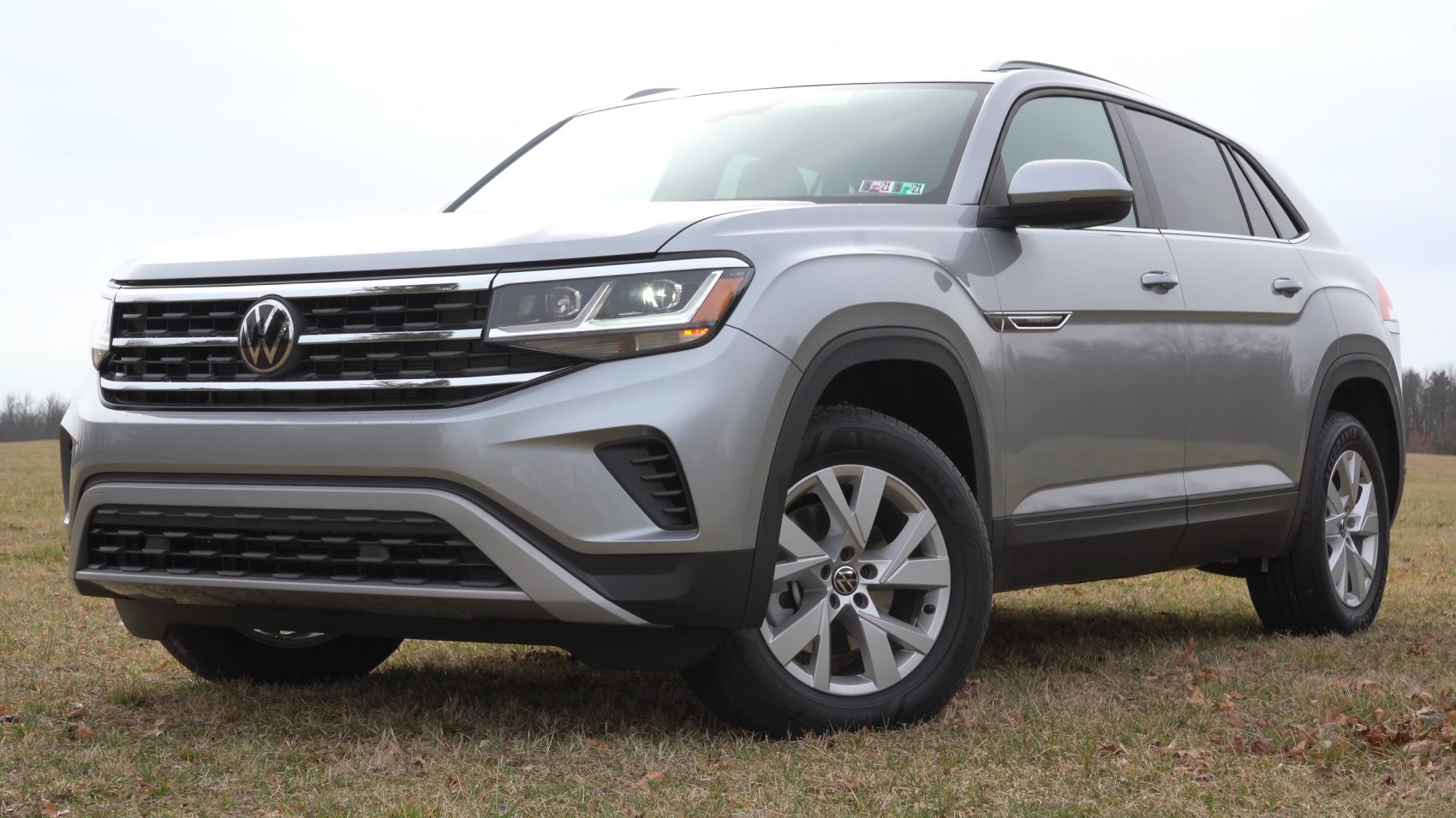 Front and side exterior view of a mid-size SUV with alloy wheels