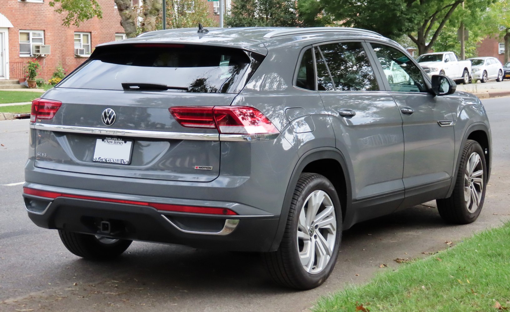 Rear three-quarter view focusing on taillights and 4MOTION badge