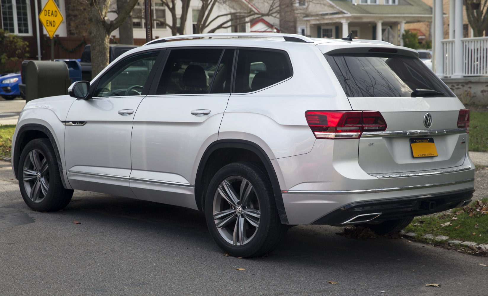 Rear side profile of a modern SUV with alloy wheels