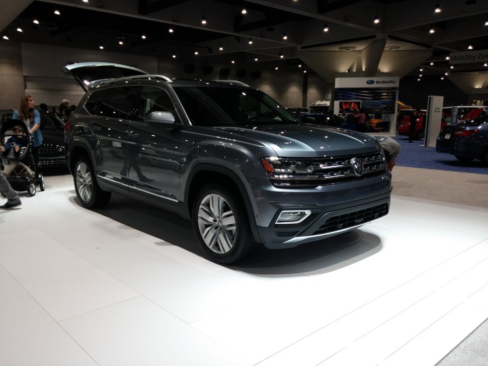 Front three-quarter view of a modern SUV with detailed headlights and grille