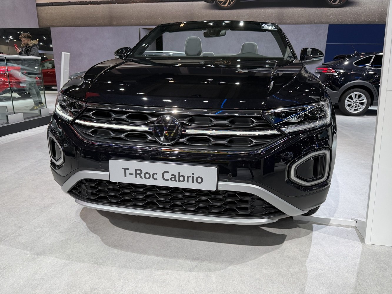 Front view of T-Roc Cabriolet with grille and headlights