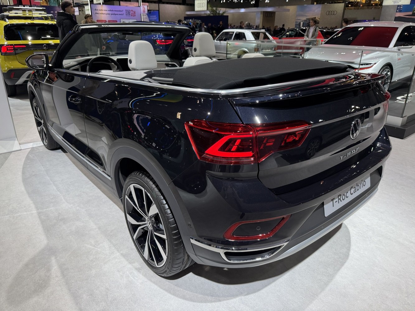 Rear design with LED taillights and folded soft convertible roof