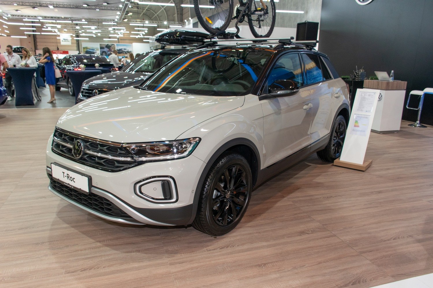 Compact SUV with roof bike rack and black alloy wheels