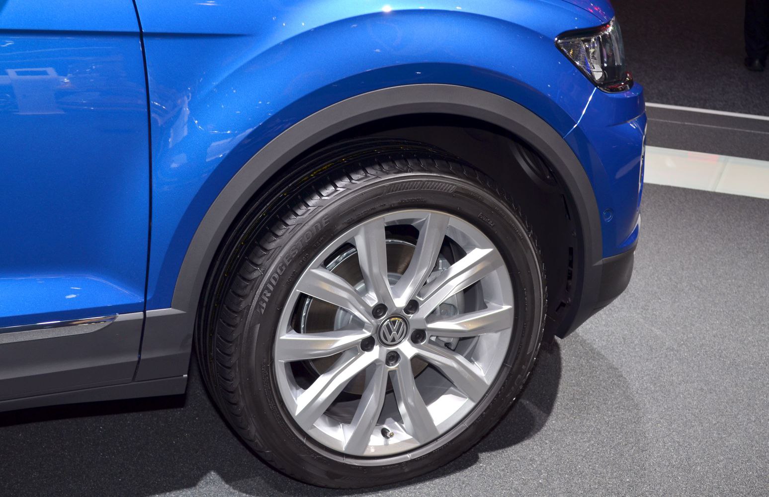 Close-up of alloy wheel and fender on a vehicle