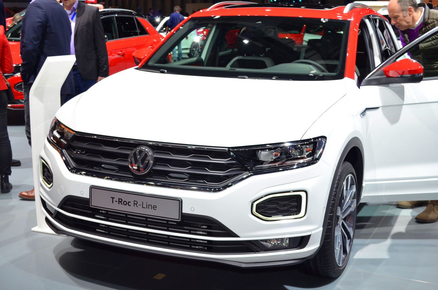 Front grille and LED headlights with daytime running lights