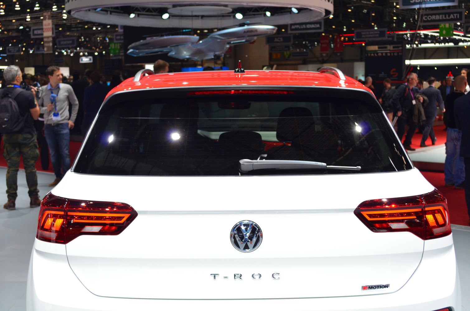 Rear view with LED taillights, rear wiper, and roof rails