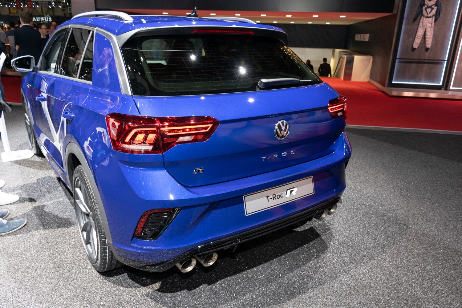 Rear design with illuminated taillights and dual exhausts