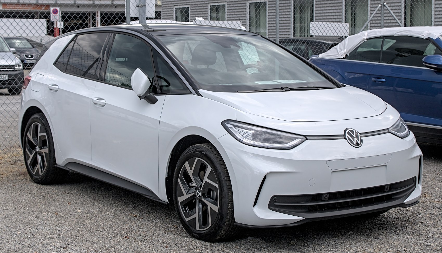 Electric hatchback with facelift front and aerodynamic design