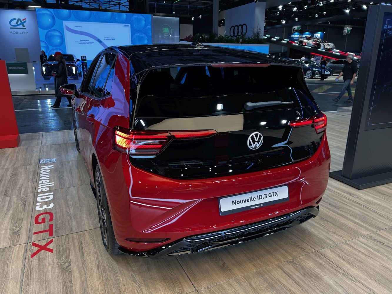 Rear view with LED taillights and black roof