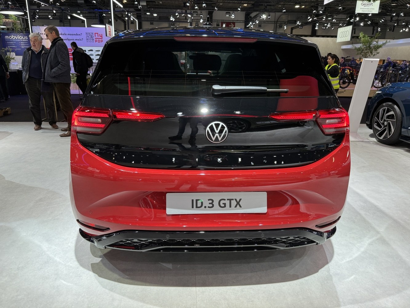 Rear view of rear lights and black-red body split design