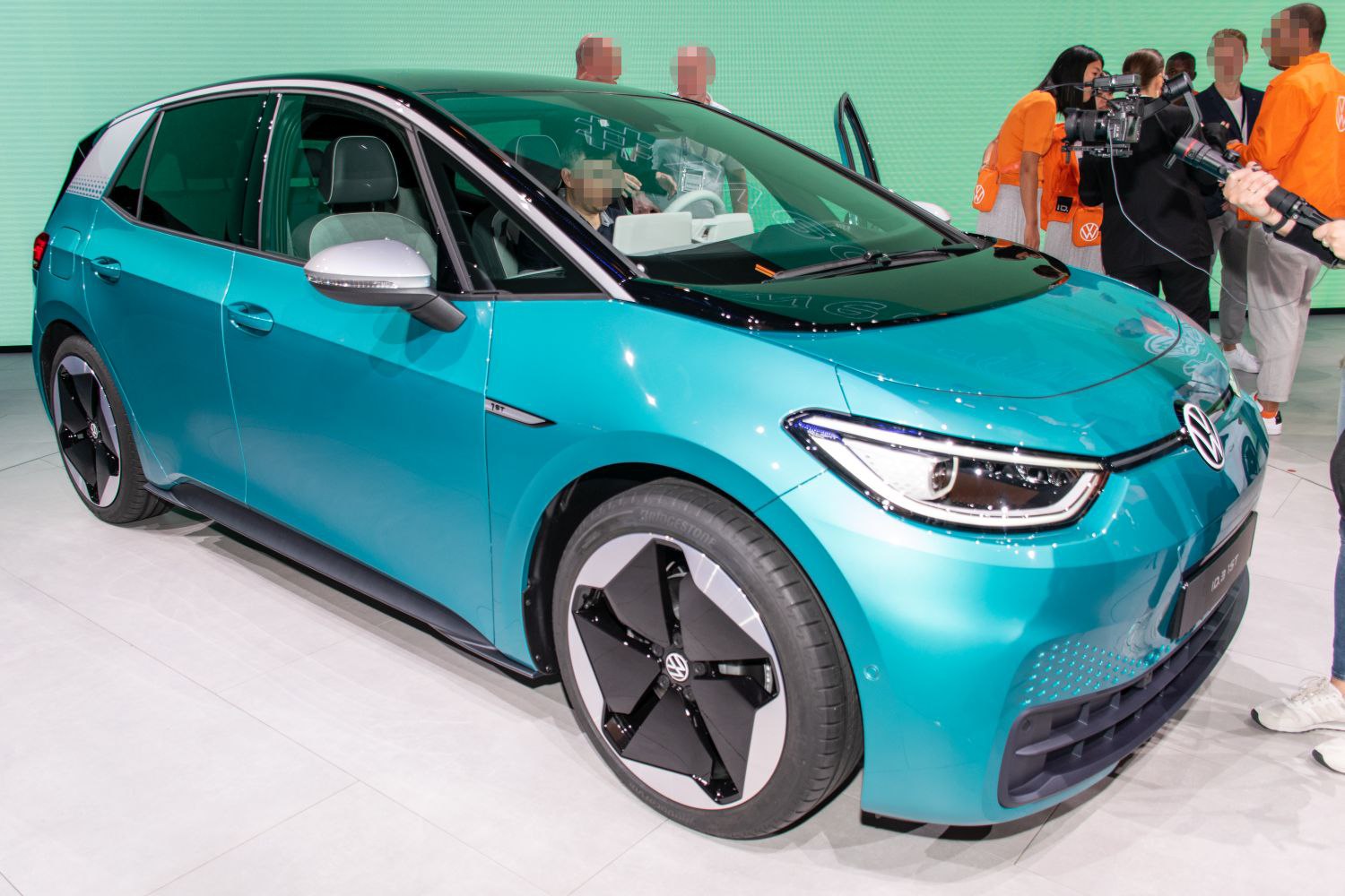 Front-side view of electric hatchback with sleek design and alloy wheels