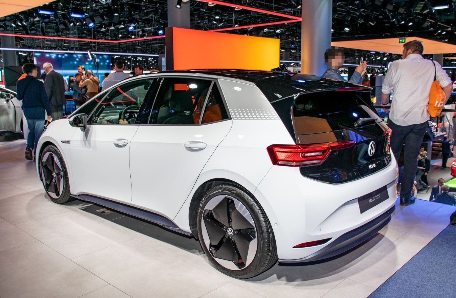 Rear side and wheel design of a white electric hatchback