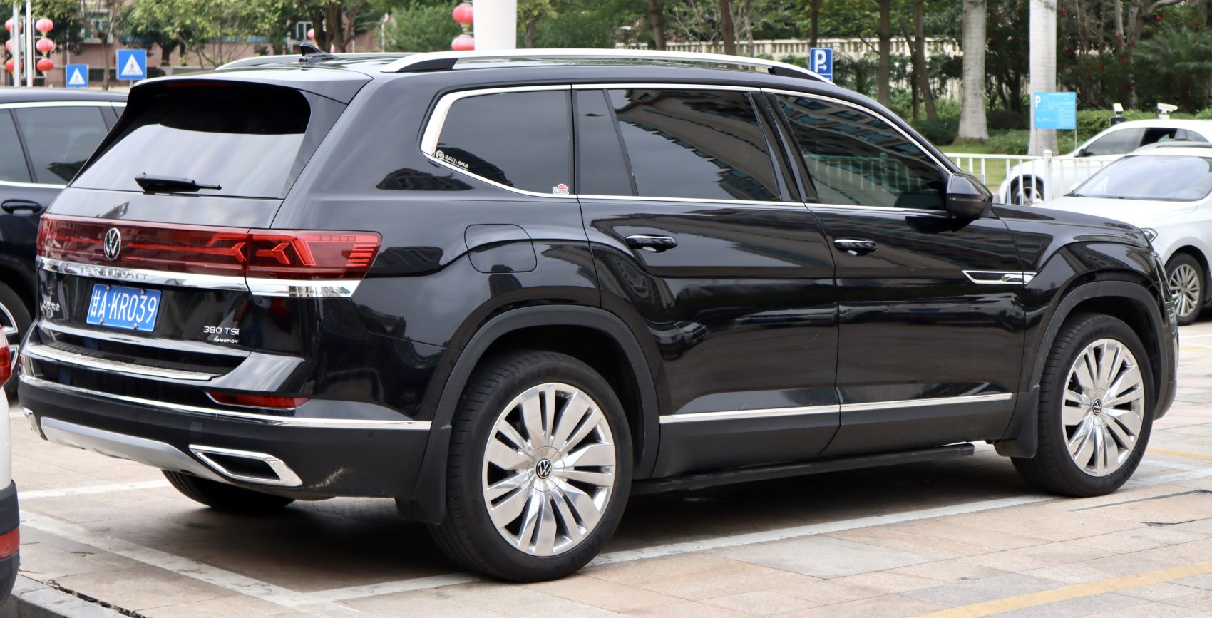 Rear and side view of a black facelift SUV with LED tail lights and alloy wheels.
