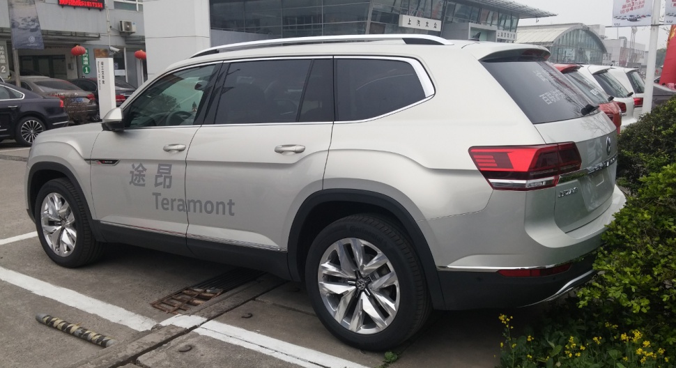 SUV rear side with alloy wheels and tinted windows