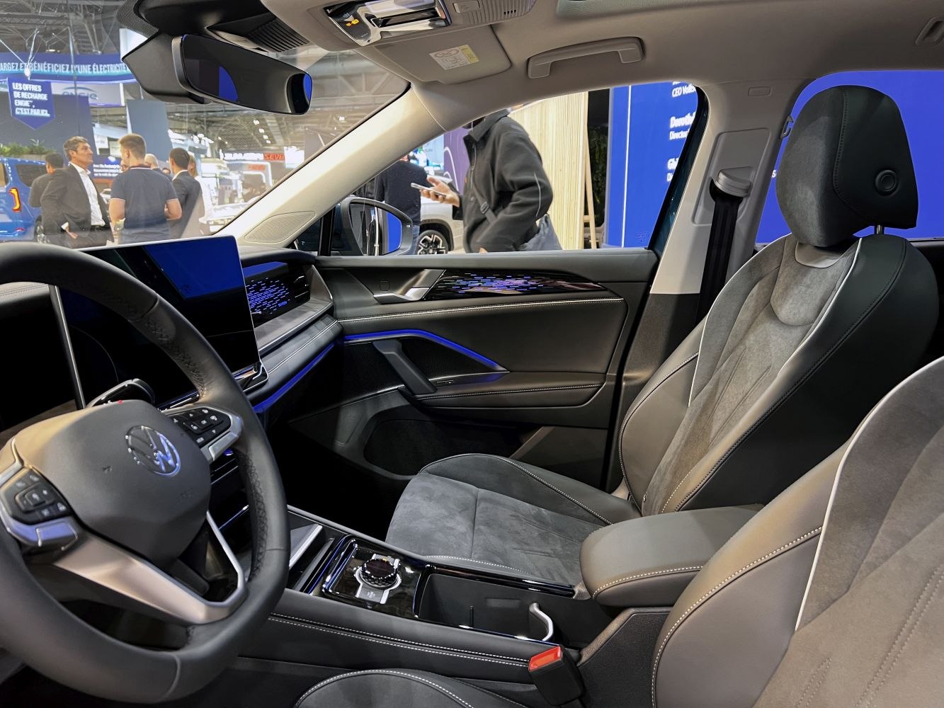 Digital dashboard, premium front seats, modern interior design
