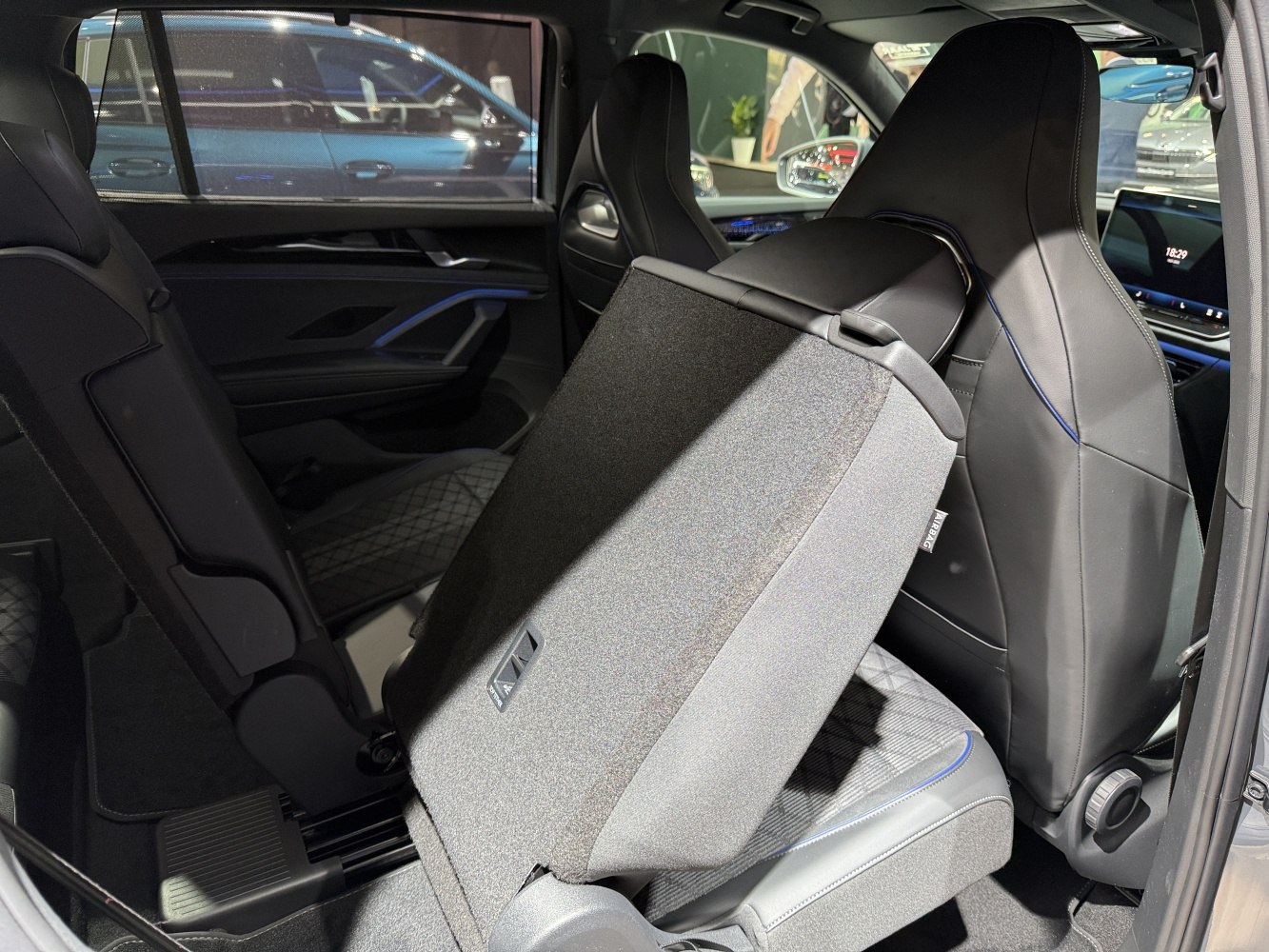 Foldable rear seat with modern interior and ergonomic front seats